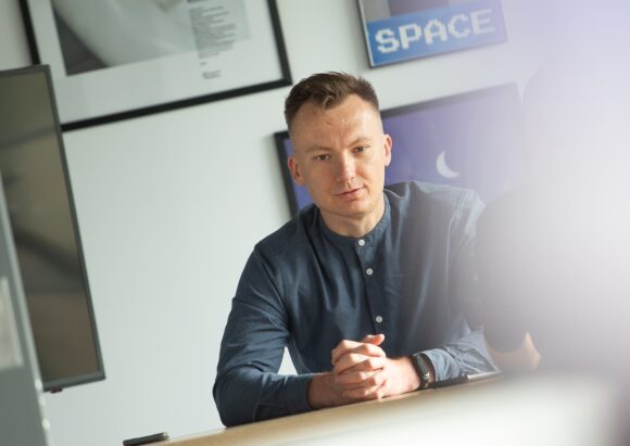 Tłumaczę język ludzki na techniczny. Rozmowa z Wojtkiem, Analitykiem Systemów w AUCTANE