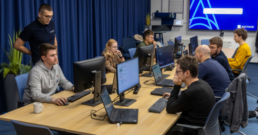 Krok po kroku do własnej aplikacji – warsztaty CRUD-ka historia przesyłki już za nami